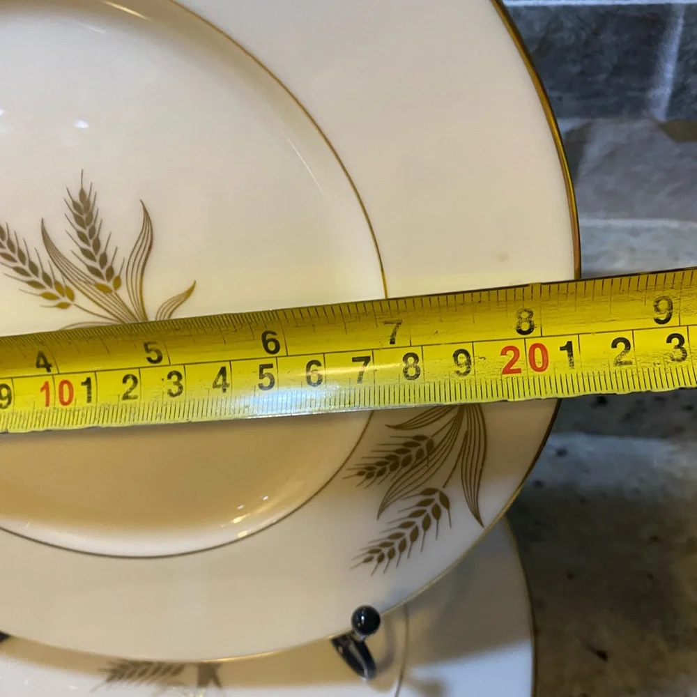 Set Of 8 Lenox Harvest Cream‎ And Gold 8.5”  Plates